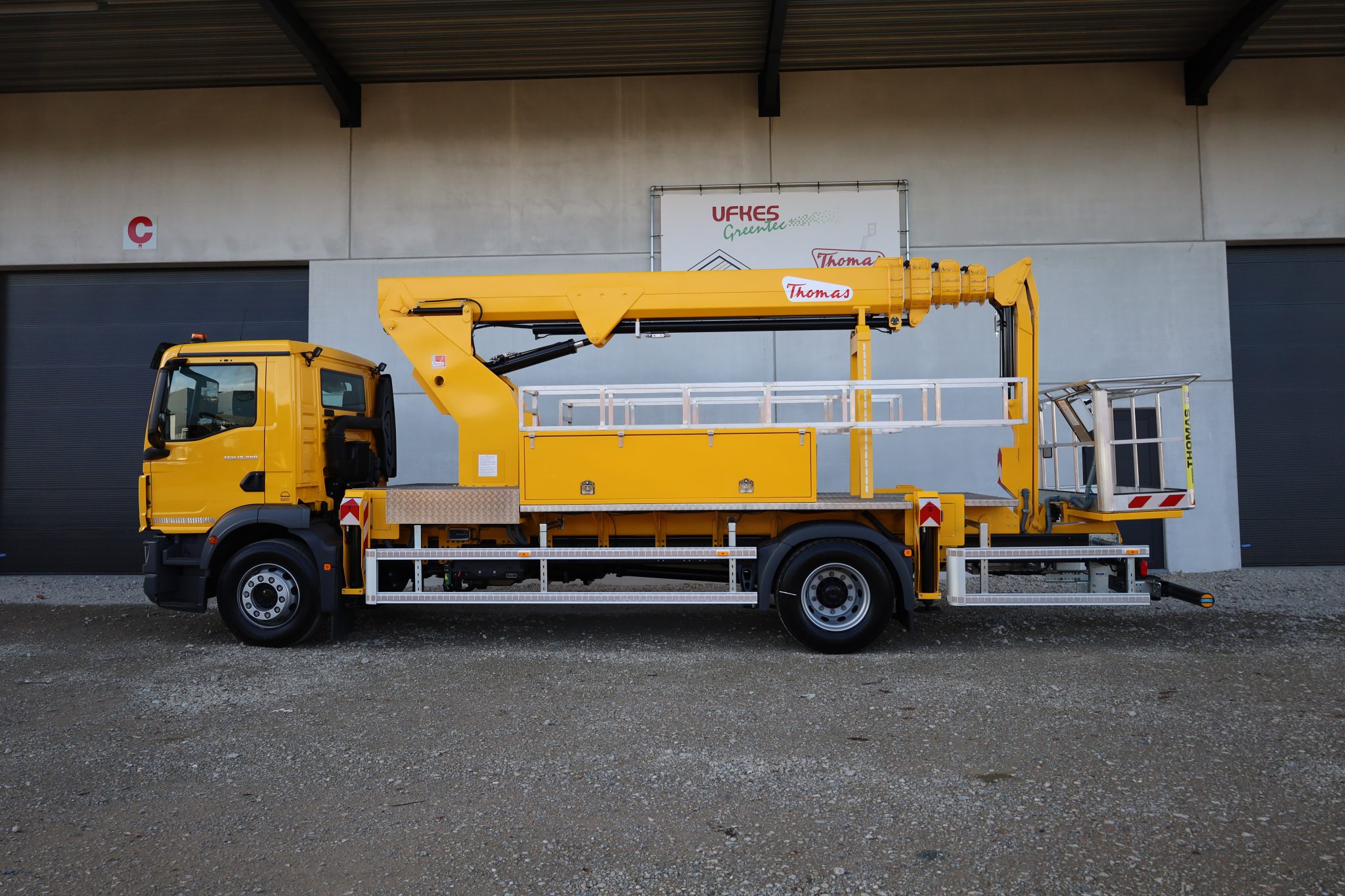 300NKTJ (C), vrachtwagen hoogwerker