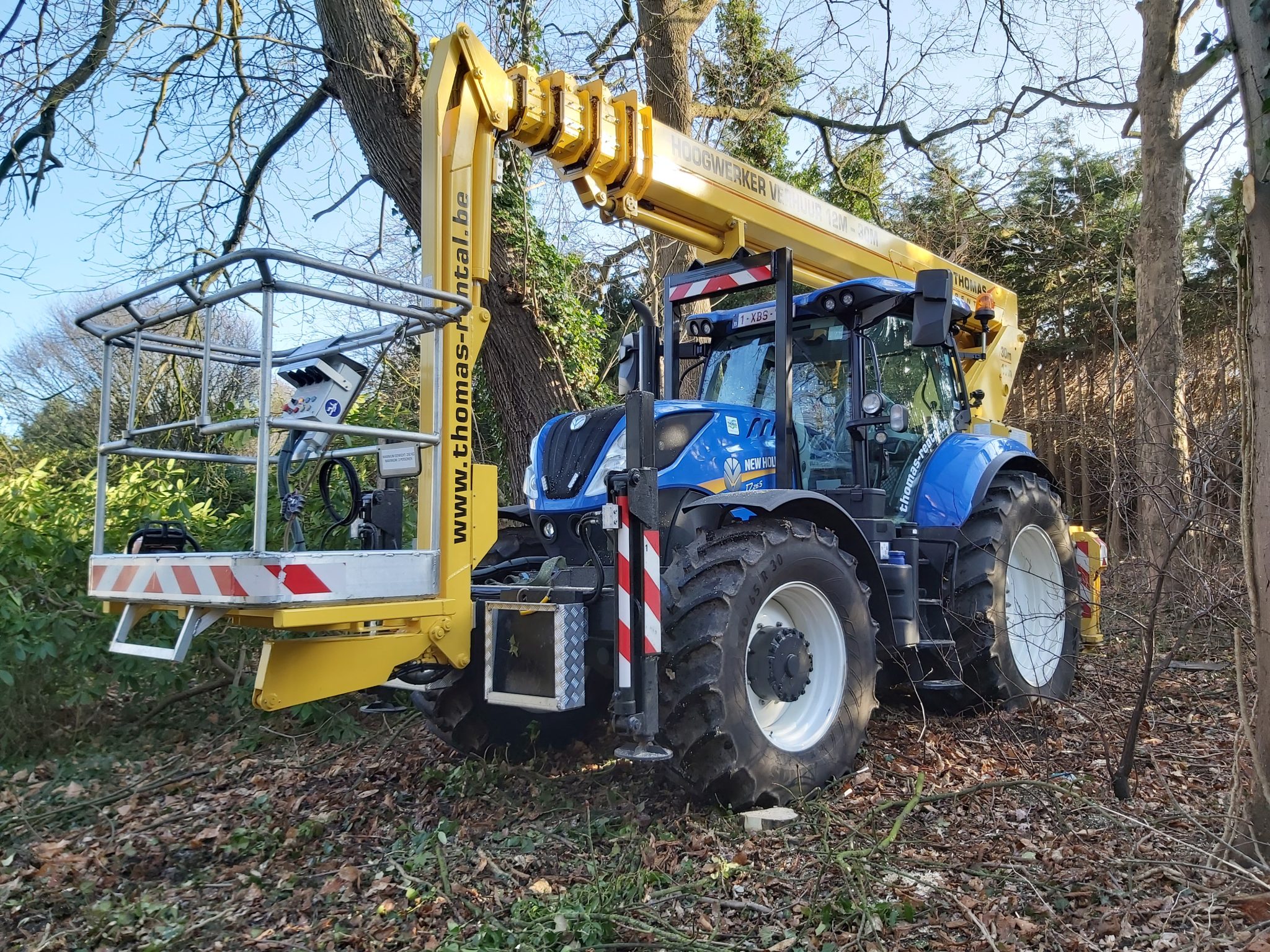 300NCTJ, tractor hoogwerker