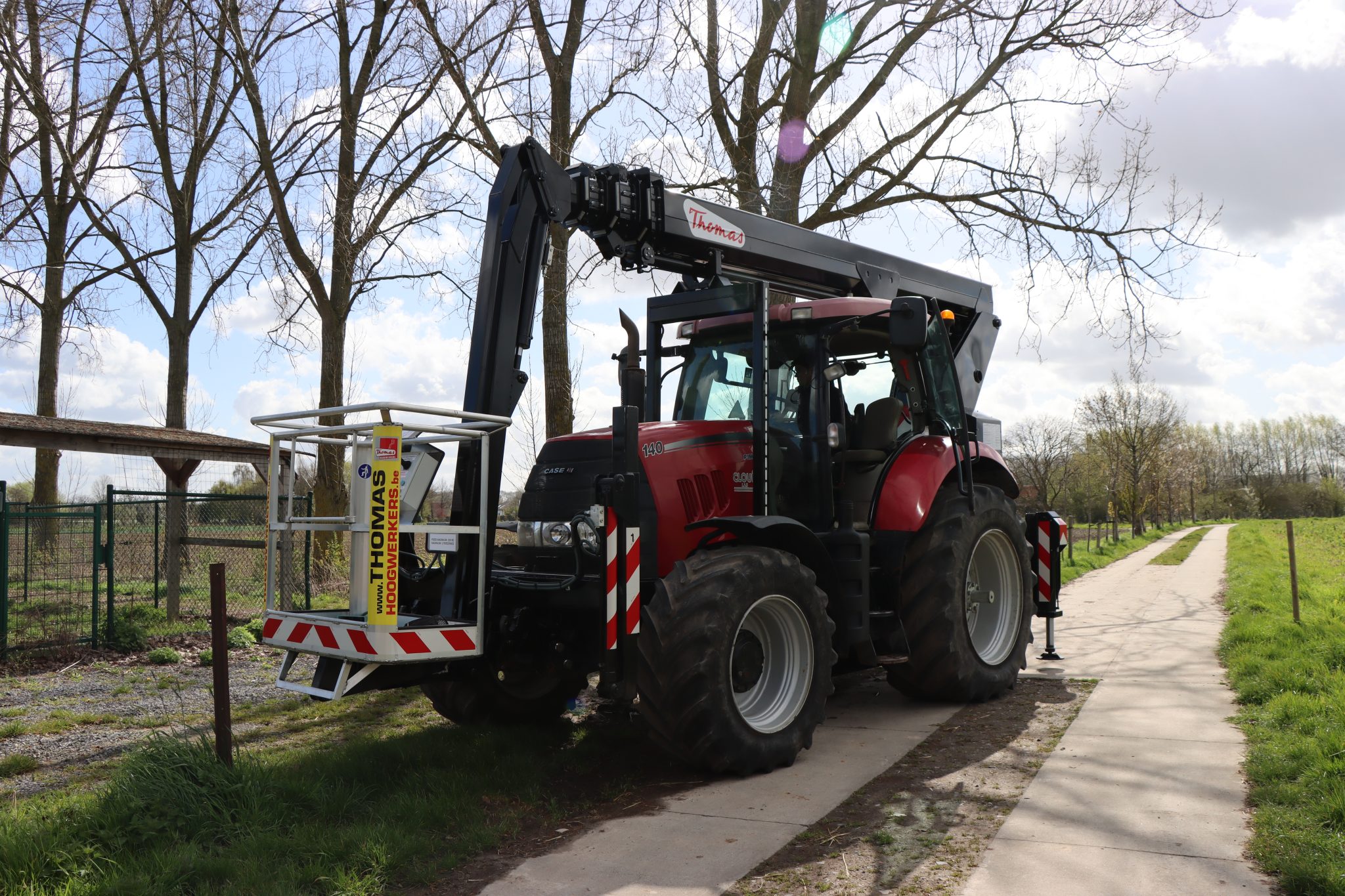 240NCTJ, tractor hoogwerker