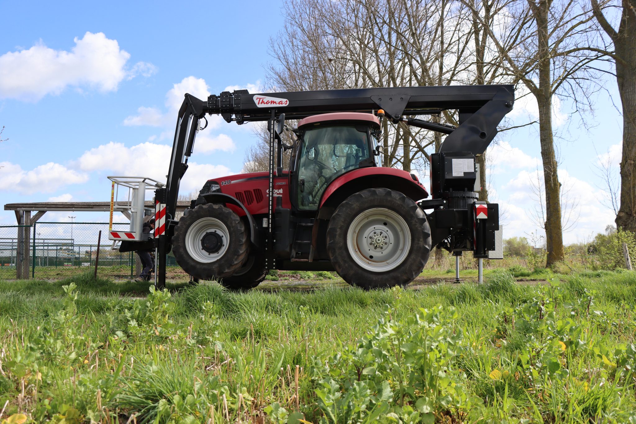 240NCTJ, tractor hoogwerker