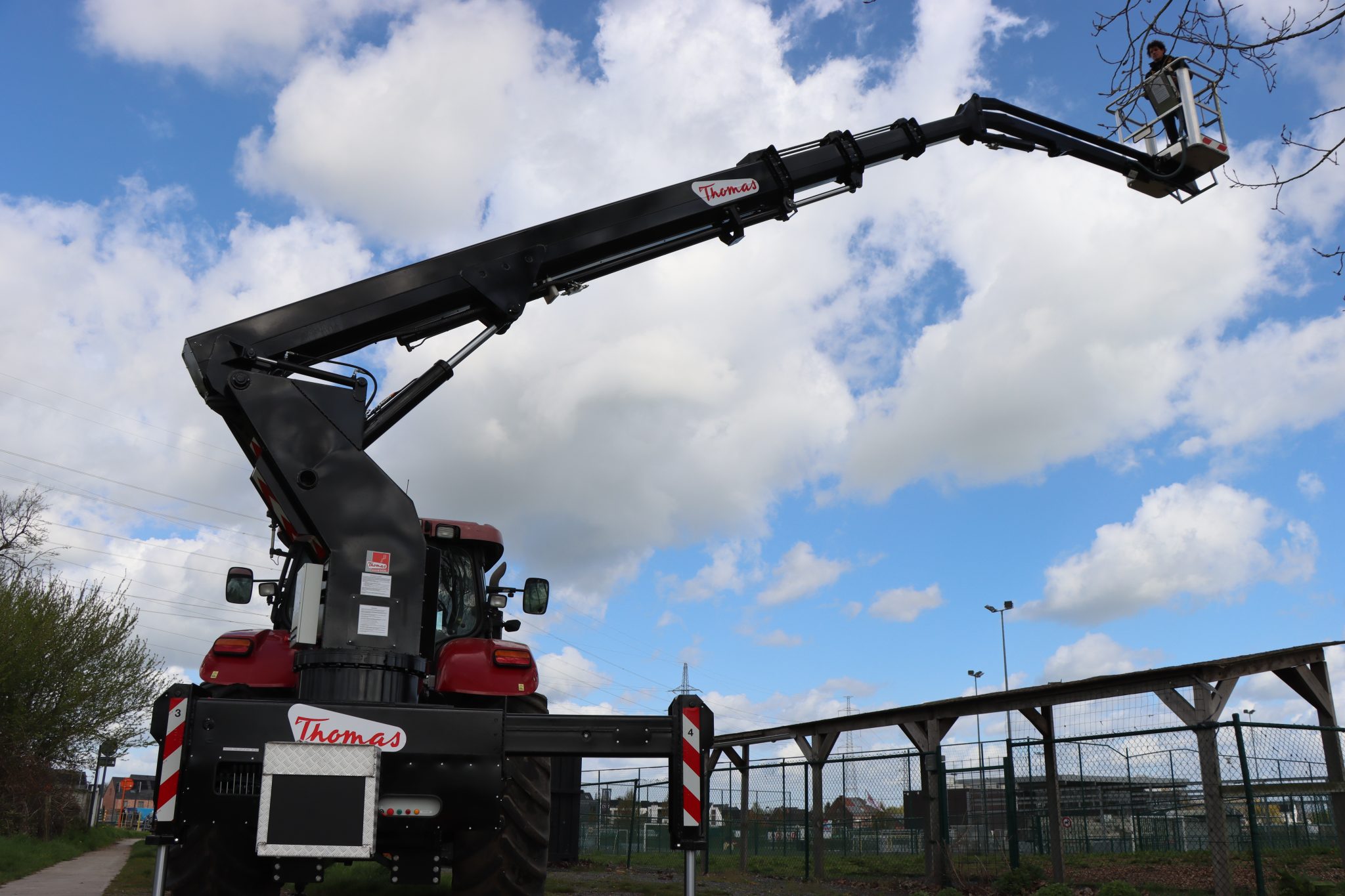 240NCTJ, tractor hoogwerker