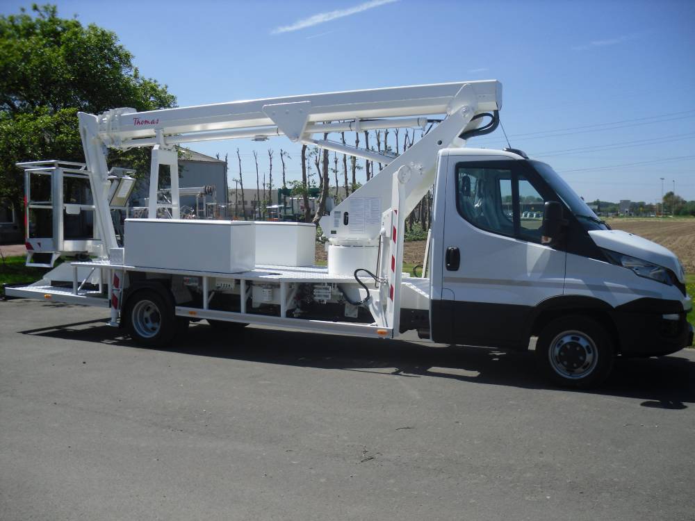 180NKTJ (B/C), vrachtwagen hoogwerker